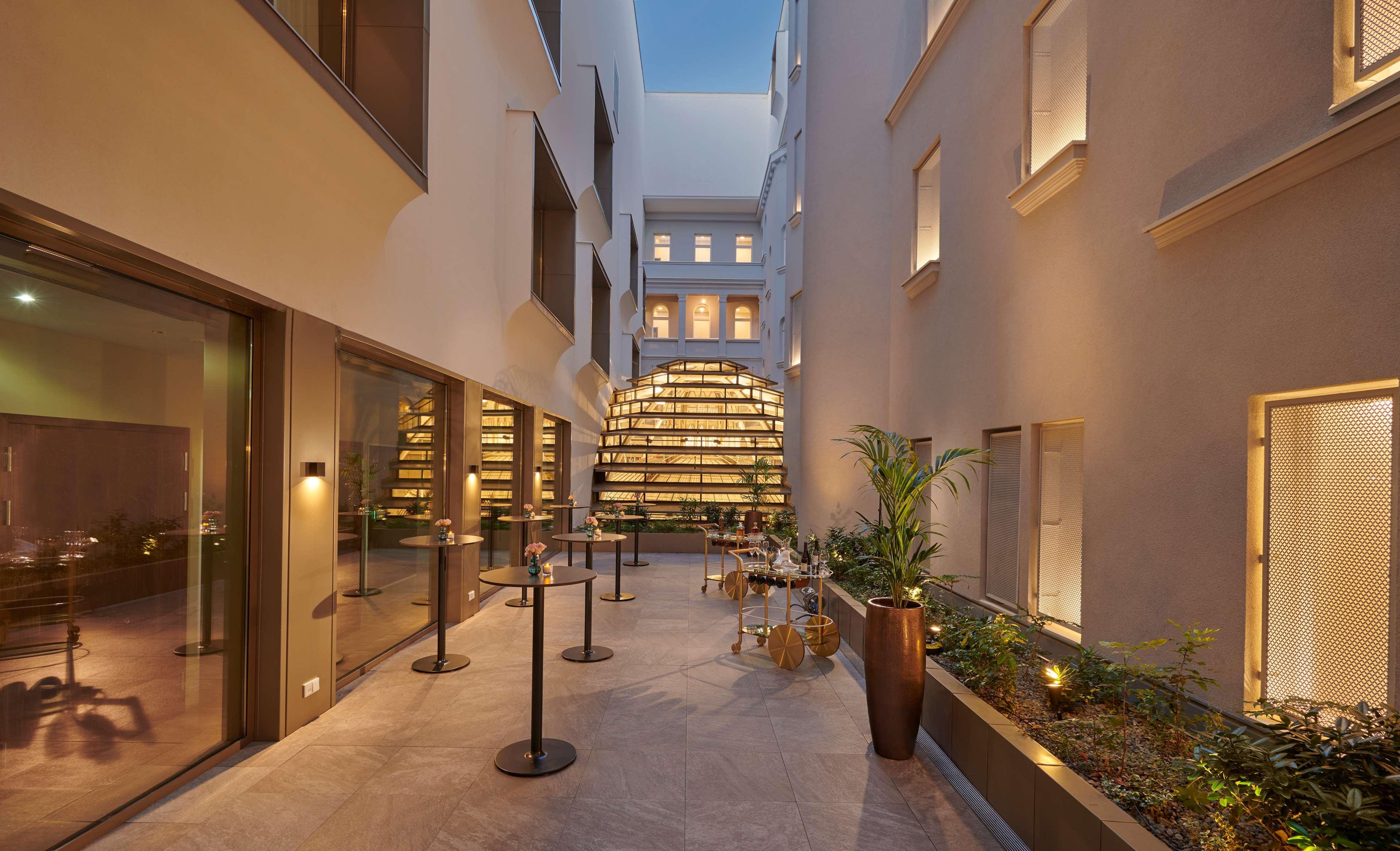 Parisi Udvar Budapest, Part Of Hyatt